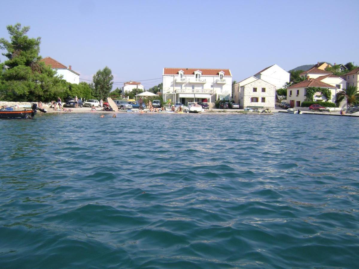 Villa Menalo Hodilje Buitenkant foto